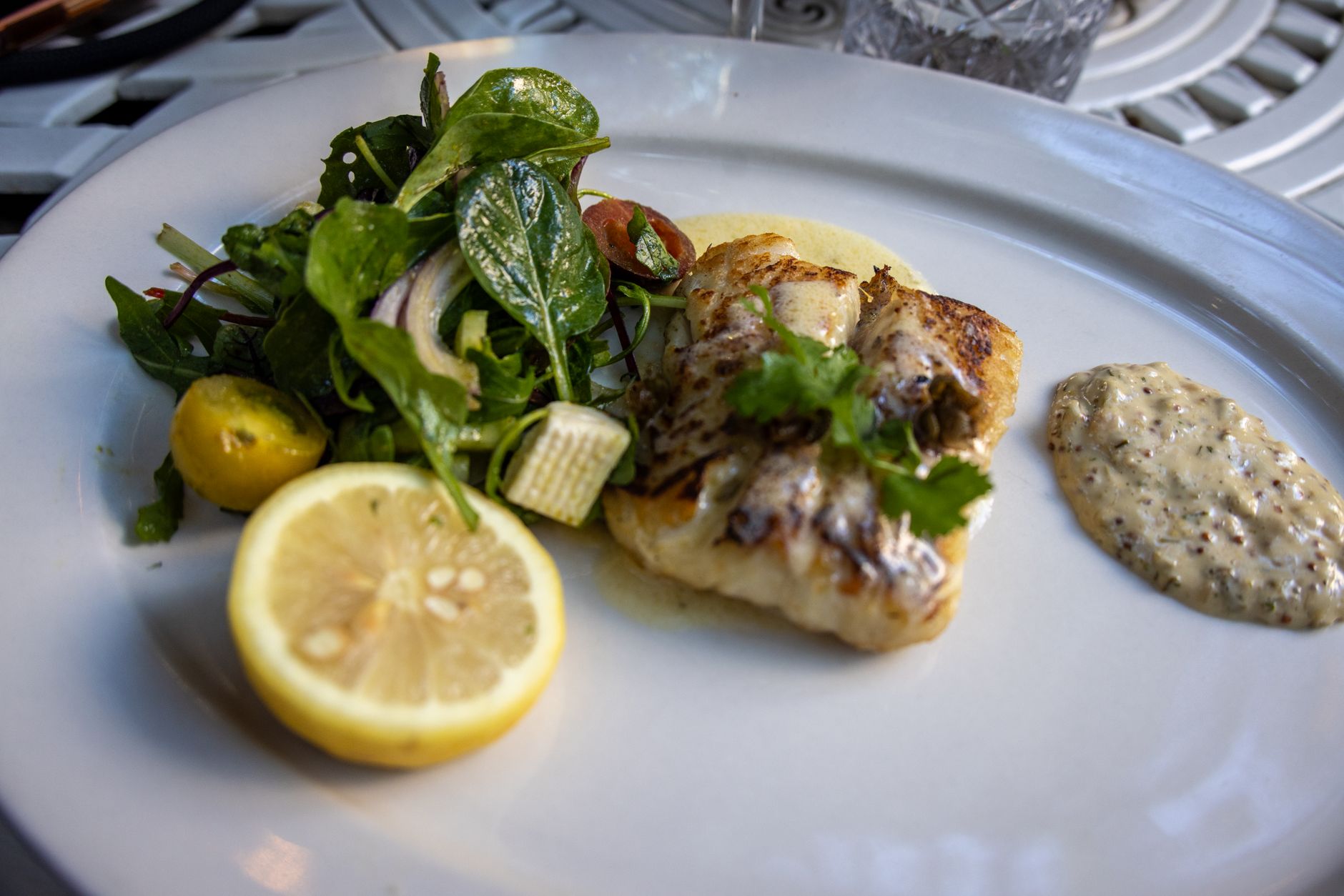 Merluza a la plancha con ajo y perejil